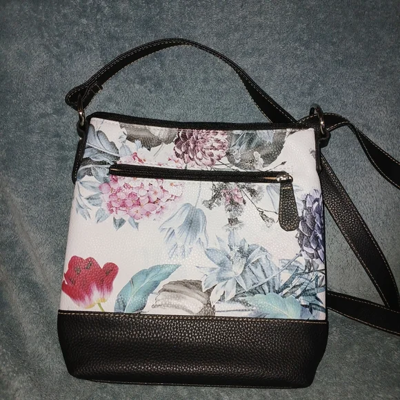 NWOT, Stone mountain, black and white hobo purse. - Picture 7 of 7